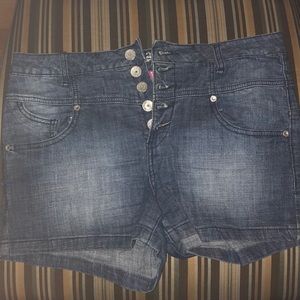 Almost Famous Shorts - High waisted shorts Almost Famous Shorts - High waisted shorts